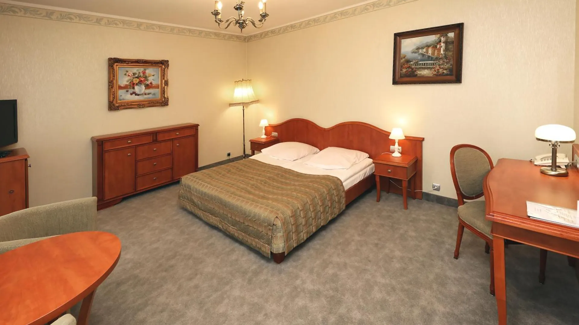 Bialy Dom Henlex Hotel Restauracja Poznan