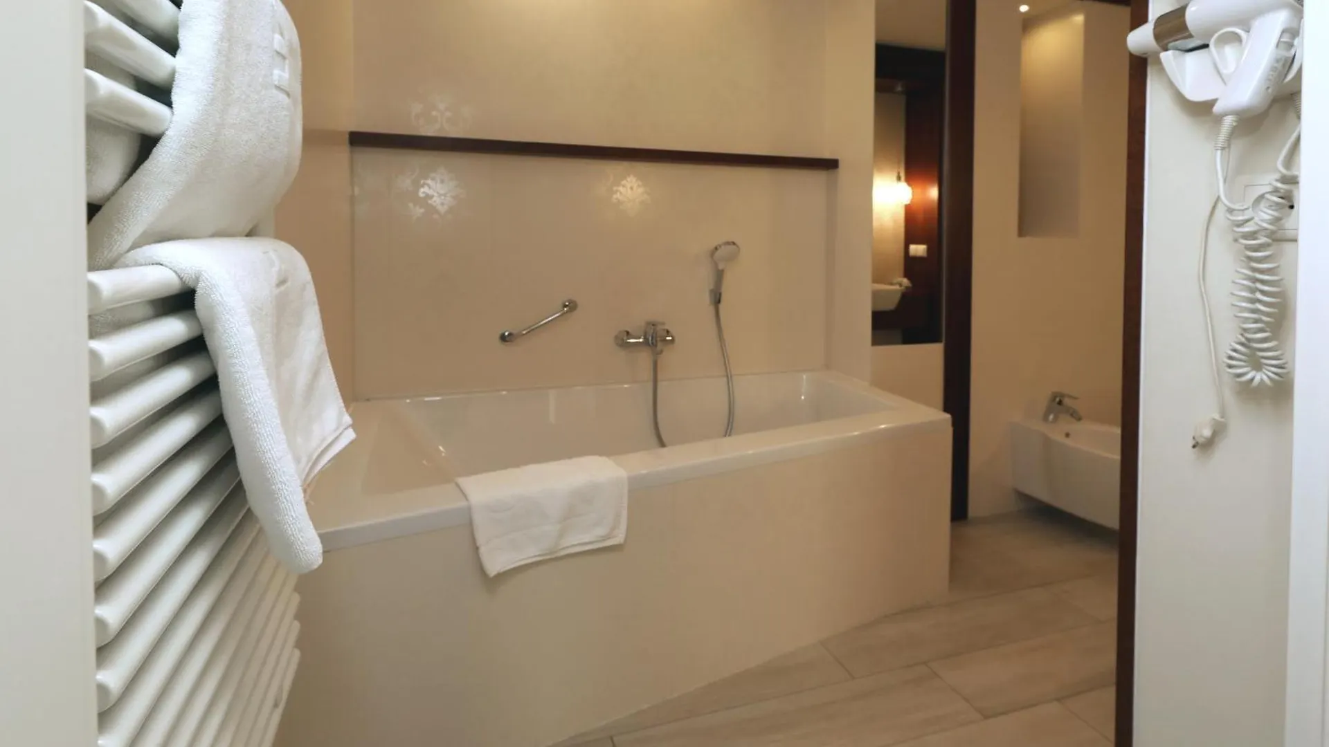 Bialy Dom Henlex Hotel Restauracja Poznan 3*,  Poland